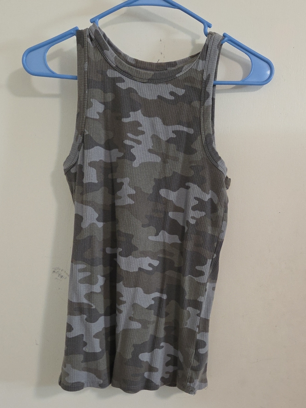 Women's Camo Ribbed Tank Top - Gray & Olive